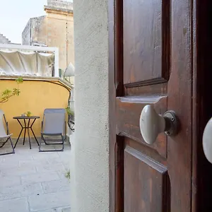 https://upstairs-skylight.lecce-hotels.com